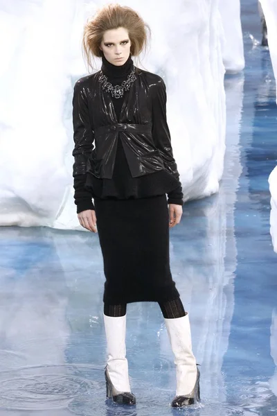Look 50